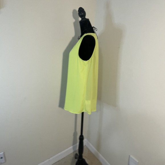 Daniel Rainn bright green tank - Medium - beautiful summery light green - Picture 2 of 4